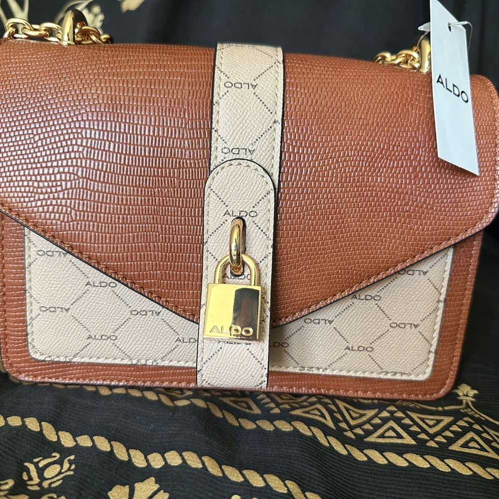 Medium Dome Multiway Bag In greenAnchor Mews | Radley London